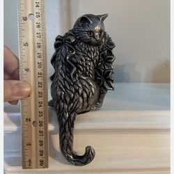 Vintage Pewter Cat Shelve Sitter/ Stocking Holder Excellent condition. 