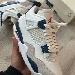 JORDAN 4 RETRO SB NAVY SIZE 8