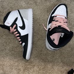 NIKE Men  Air Jordan 1 Retro High Og Sneakers