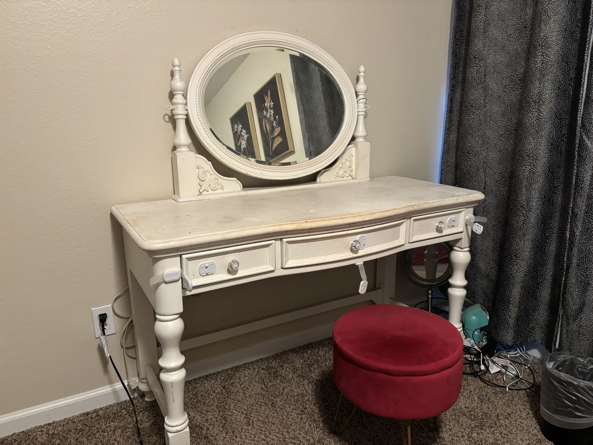 Vanity W Stool