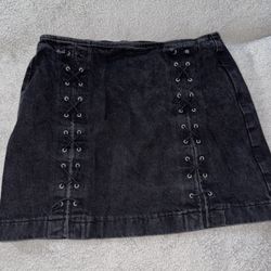 TOPSHOP Black Denim Skirt (US12)