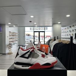 Used Jordan 4 Retro Fire Red (2020) Size 11.5M