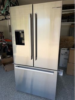 Like new!! Bosch French door refrigerator with pull out freeze
