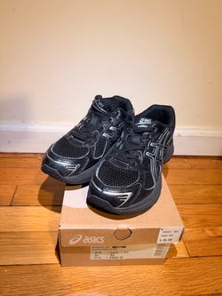 Aasics “Black/Pure Silver”