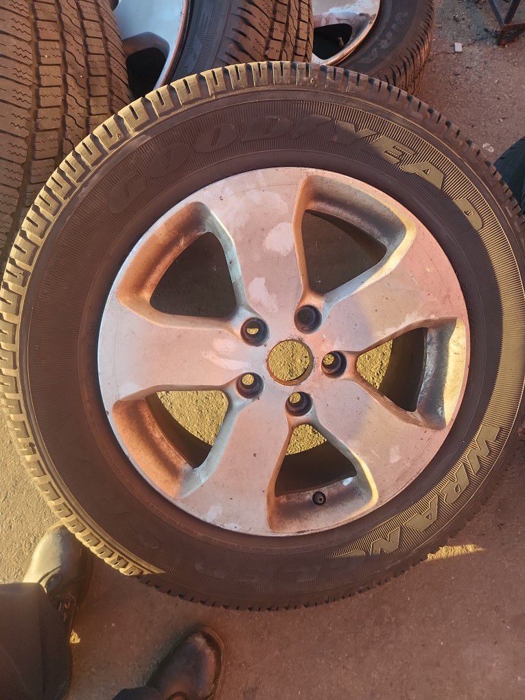Jeep Grand Cherokee 2011 Used Tires And Rims R18