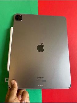 Apple IPad Pro 12.9” 6th Generation (2022 Model / M2 chip ) 256GB WiFi + cellular (5G Unlocked) with keyboard, pen & Accessories