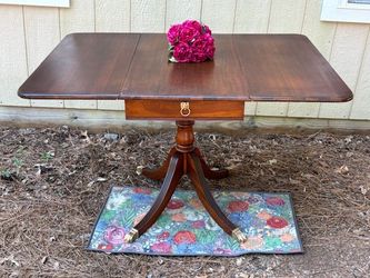 Brandt Furniture Sheraton Style Dropleaf Pedestal Dining Table