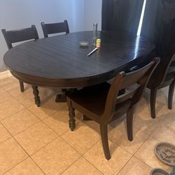 Dining Room Table/Kitchen Table 