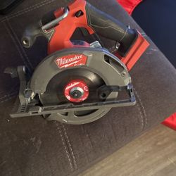 6 1/2” Milwaukee Circle Saw 