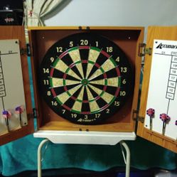Dart Board Game With 6 Darts 