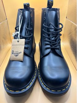 Dr. Martens MENS Size 10 NEW! No box