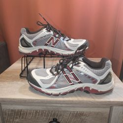 Women's New Balance W's 909 - Grey/Red Sz 11  / Trail Running