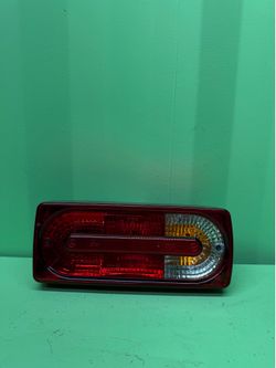 2002-2012 2013 2014 2015 2016 2017  Mercedes-Benz  2018 G500 G55 G550 G63 G65  RIGHT  And  LEFT  Tail Light OEM A4638202064