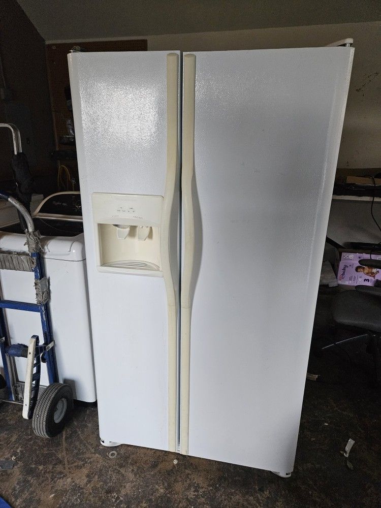 Refrigerator  ( Free Local Delivery  )