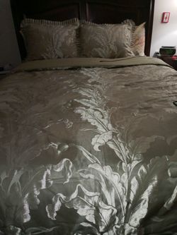 Queen Comforter Set