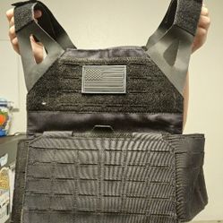 TACTICAL VEST