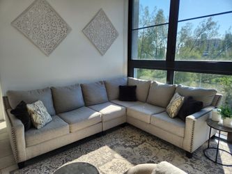 Grey sectional couch. 3 separate pieces. Size 117 x 92 inches. Pick up in Wynwood 