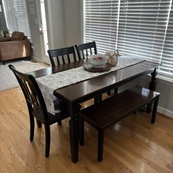 Breakfast Table & Chairs