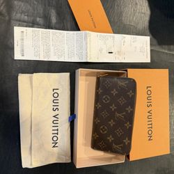 Louis Vuitton LV Wallet Zippy 