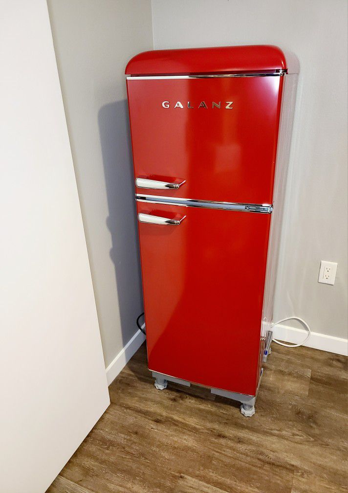 Red Galanz Retro Medium Sized/Mini Refrigerator With top freezer 