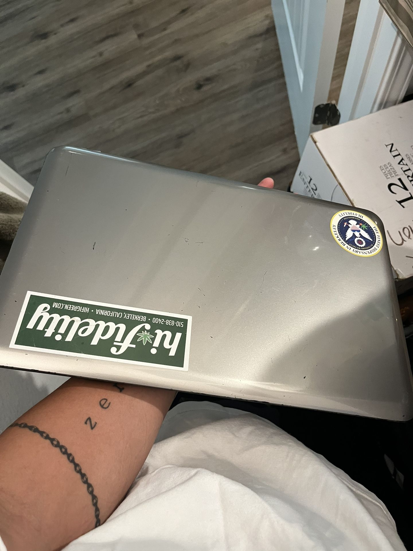 RUSH LAPTOP BEST OFFER NO BATTERY