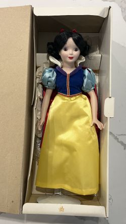 Vintage Walt Disney Snow White Golden 50th Anniversary Collectors Porcelain Doll (1987) 