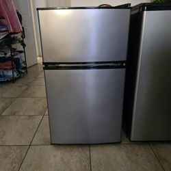 Mini Fridge/freezer 