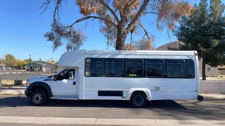2013 Ford F550 Super Duty Regular Cab & Chassis