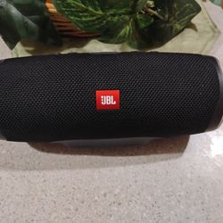JBL Charge 4 Wireless Bluetooth Speaker (Black)