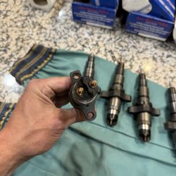 2006 5.9 Cummins Injectors 