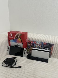 Nintendo Switch OLED Bundle w/ 4 Games – Excellent Condition