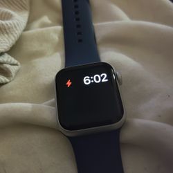 Apple Watch SE Gen 2 (with original box and charger)