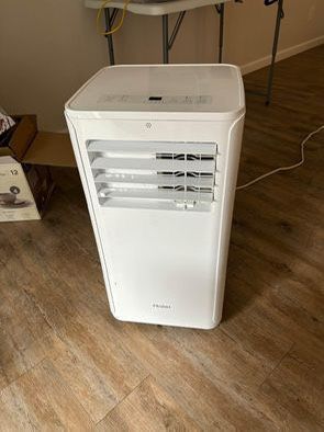 Haier Air conditioner/ Dehumidifier 