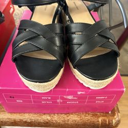 New Sandals Size 9 