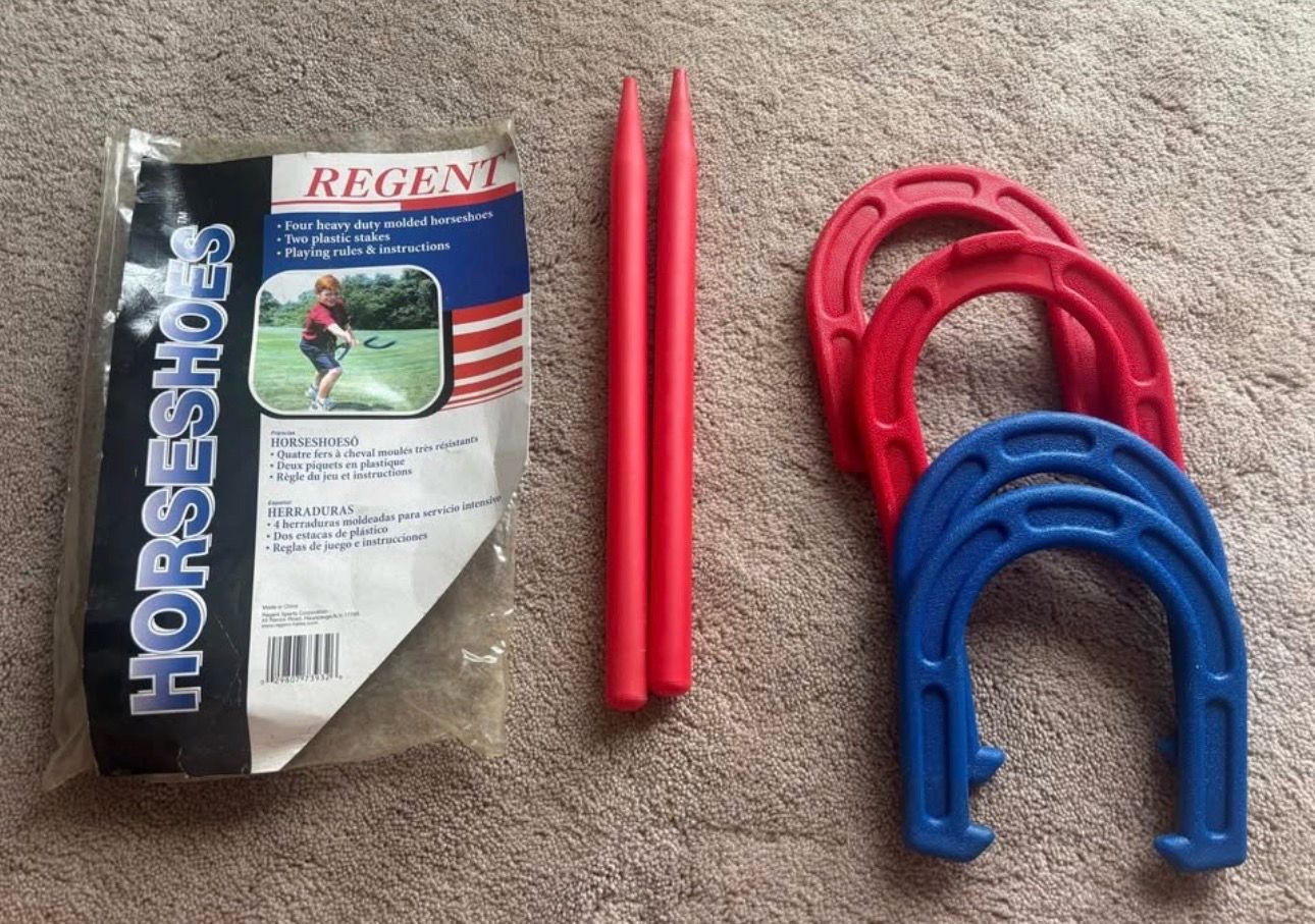 Plastic Horse Shoe Game