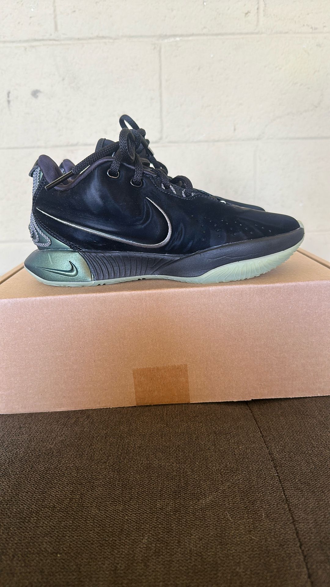 Nike LeBron XXI Size 5 Boys