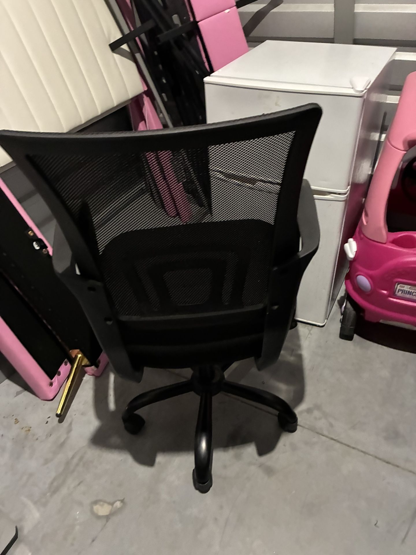 💺 Mesh Office Chair – Adjustable & Comfy