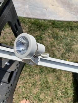 Track lighting with 3 adjustable fixture
