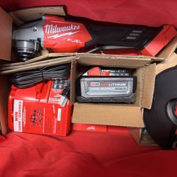 Milwaukee M18 FUEL 4-1/2 in. /6 in. Braking Grinder Kit w/ HO 8.0Ah Battery Rapid Charger & Tote
