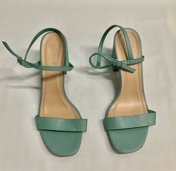 Bamboo women size 9/39 teal color heels.