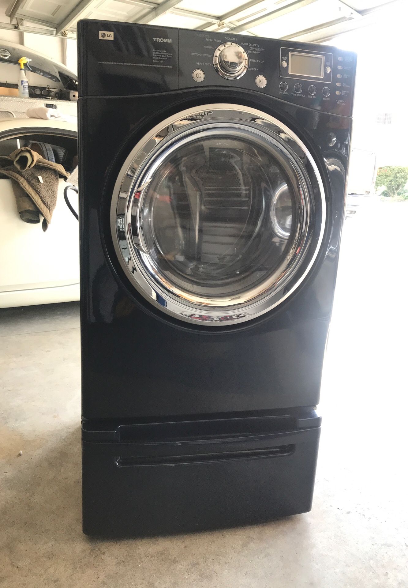 LG TROMM DLE8377NM Electric Dryer