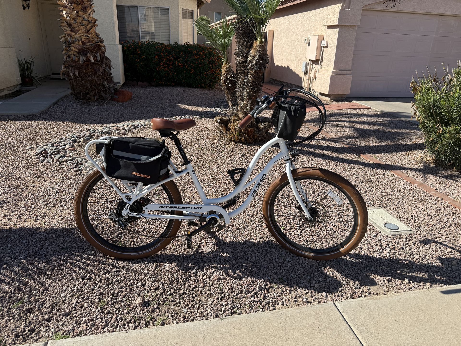 Pedego  E-bike Beach Cruiser 