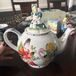 Alice In wonderland Collectors Tea Pot 