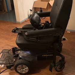 Electric wheelchair