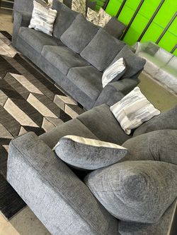 LIKE NEW 2pc Ashley furniture sofa couch set (DELIVERY AVAILABLE)