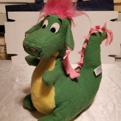 Vintage 1970's 
Walt Disney Characters Pete's Dragon Elliot Plush Stuffed Felt.
In beautiful condition ,
Located in Brentwood for quick pick up