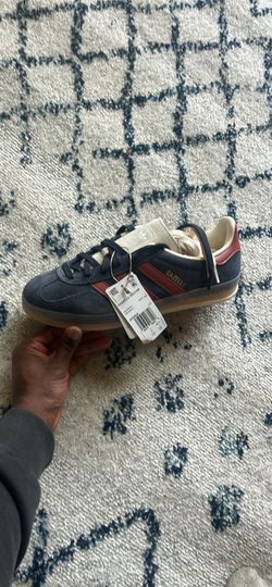 New blue Adidas Gazelle Men’s 7.5 / Womens 9