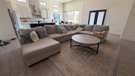 Living Spaces Jenner 3-Piece Oversized Sectional – Excellent Condition