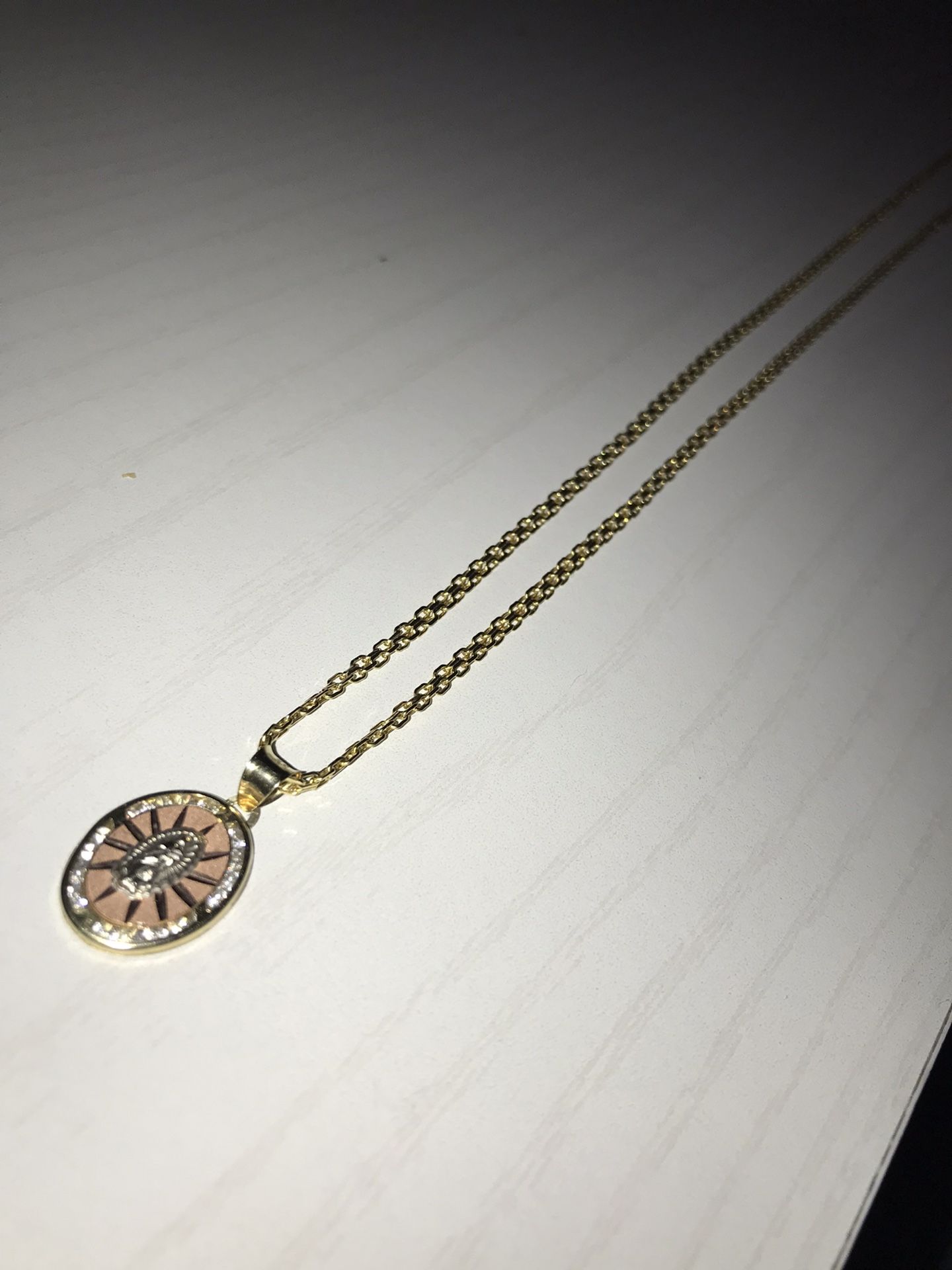 10K GOLD CHAIN & PENDANT