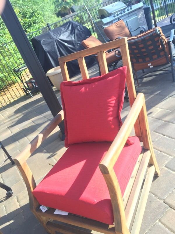 Brown & Jordan heavy Teak wood patio chair for Sale in Glendale, AZ